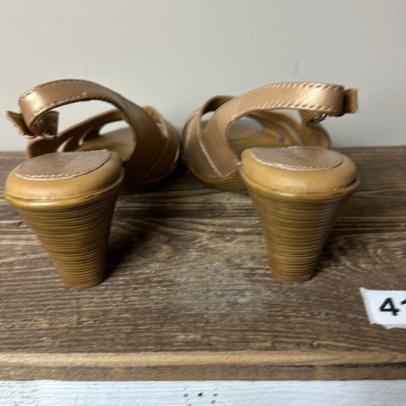 Soft spots 8-1/2 pillow top technology great preowned condition 2” heels - Picture 3 of 5